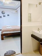 The Reef Hotel & Studios