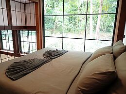 The Reef Hotel & Studios