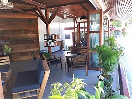 The Reef Hotel & Studios