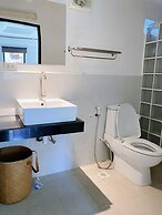 The Reef Hotel & Studios