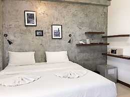 The Reef Hotel & Studios