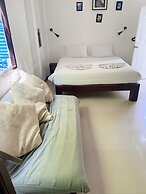 The Reef Hotel & Studios