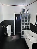 The Reef Hotel & Studios