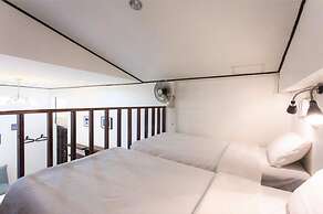 The Reef Hotel & Studios