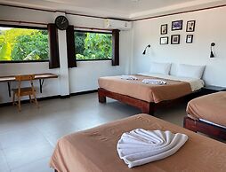 The Reef Hotel & Studios