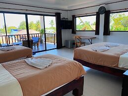 The Reef Hotel & Studios