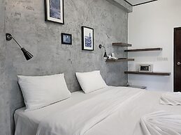 The Reef Hotel & Studios