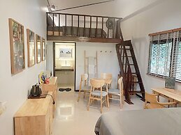 The Reef Hotel & Studios