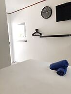 The Reef Hotel & Studios