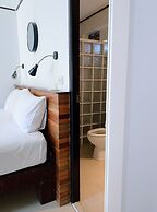 The Reef Hotel & Studios