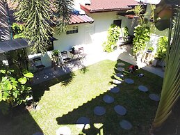 The Reef Hotel & Studios