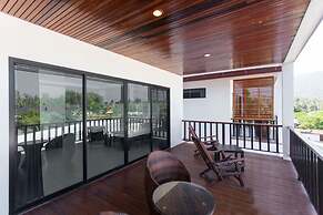 The Reef Hotel & Studios