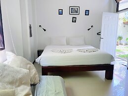 The Reef Hotel & Studios