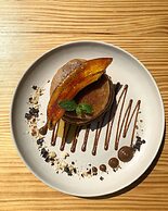 The Reef Hotel & Studios