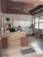 The Reef Hotel & Studios