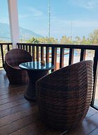 The Reef Hotel & Studios