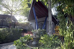 Baan Rawee Apartments