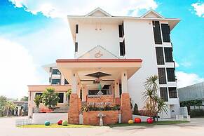 Ayara Grand Palace Hotel