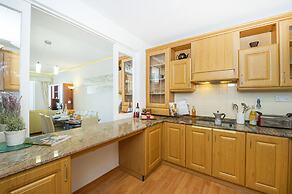 Spinola Bay Apartment by Getaways Malta