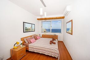 Spinola Bay Apartment by Getaways Malta