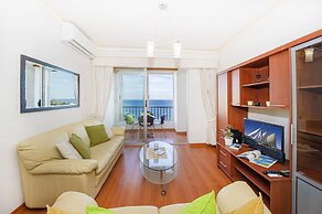 Spinola Bay Apartment by Getaways Malta