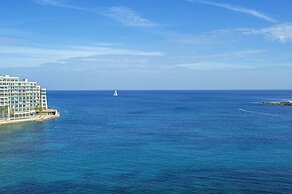 Spinola Bay Apartment by Getaways Malta