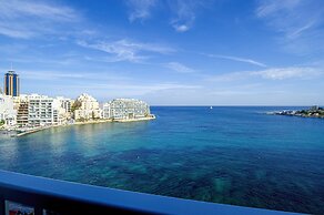 Spinola Bay Apartment by Getaways Malta