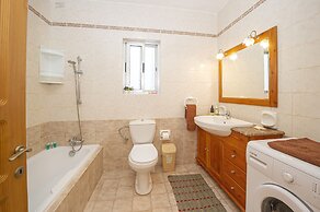 Spinola Bay Apartment by Getaways Malta