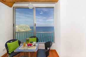 Spinola Bay Apartment by Getaways Malta
