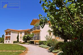 Monachus Monachus Apartments