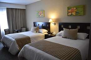 Howard Johnson by Wyndham Funes