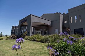 Howard Johnson by Wyndham Funes