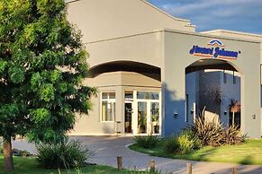 Howard Johnson by Wyndham Funes