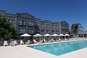 Howard Johnson by Wyndham Funes