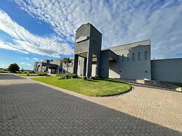 Howard Johnson by Wyndham Funes