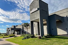 Howard Johnson by Wyndham Funes