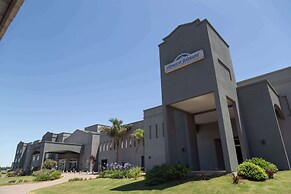 Howard Johnson by Wyndham Funes