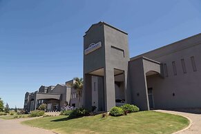 Howard Johnson by Wyndham Funes