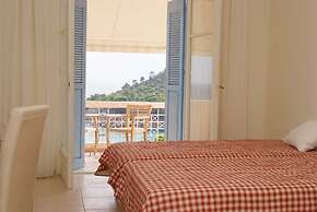 Alonissos Beach Bungalows & Suites Hotel