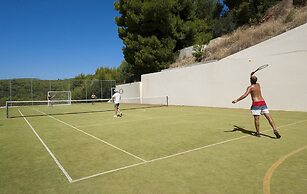 Alonissos Beach Bungalows & Suites Hotel