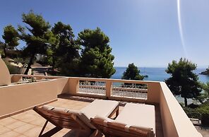 Alonissos Beach Bungalows & Suites Hotel