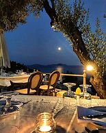 Alonissos Beach Bungalows & Suites Hotel