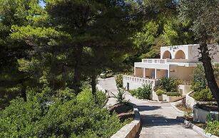 Alonissos Beach Bungalows & Suites Hotel