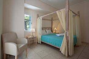 Alonissos Beach Bungalows & Suites Hotel