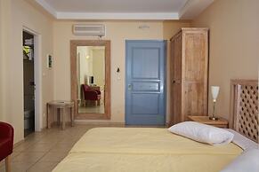 Alonissos Beach Bungalows & Suites Hotel