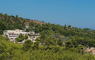 Alonissos Beach Bungalows & Suites Hotel