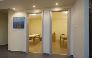 Alonissos Beach Bungalows & Suites Hotel