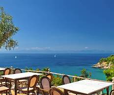 Alonissos Beach Bungalows & Suites Hotel
