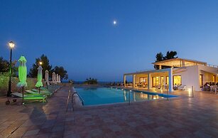 Alonissos Beach Bungalows & Suites Hotel