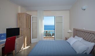 Alonissos Beach Bungalows & Suites Hotel
